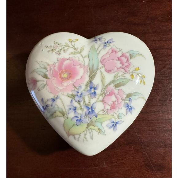 Vintage Fine China Japan Porcelain Ceramic Small Heart Shaped Trinket Box Floral - Picture 1 of 9